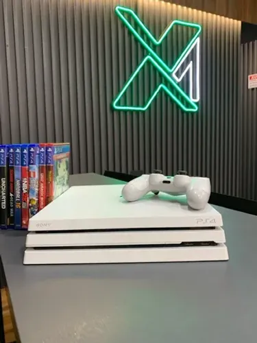 Ps4 pro edição branca com garantia / mando jogo brinde