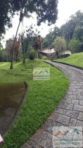 Área de 76 mil m², águas minerais, documentado