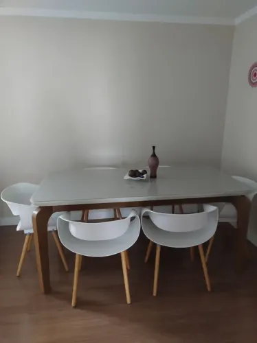 Lindíssima mesa, 1,80 cm + 6 cadeiras (poltronas), modelo onda.