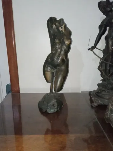 Escultura em bronze