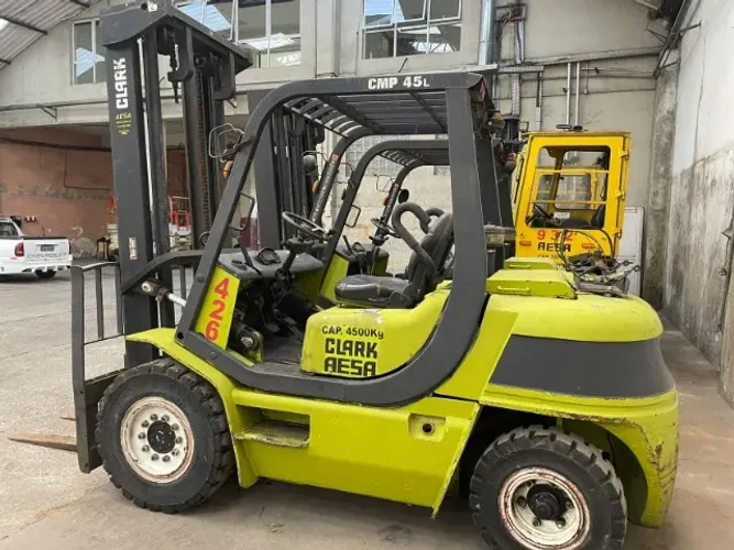 Empilhadeira CLARK, CMP45L, Capacidade 4.500Kg