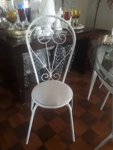 Cadeiras de Ferro Brancas Várias Nesse Modelo