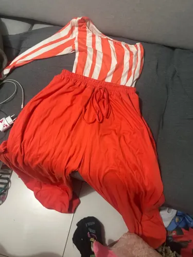 Conjunto Blusa Listrada e Calça Laranja
