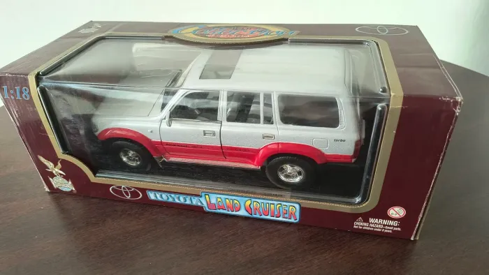 Toyota Land Cruiser - 1/18