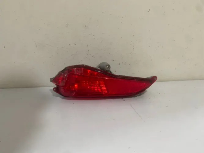 Lanterna esquerda do Parachoque traseiro Yaris Sedan 2018/2019/2020/2021/2022/2023/2024