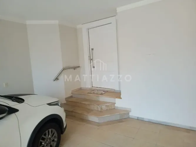 Casa à venda com 03 dormitórios, no Condomínio Alto da Capela em Limeira/SP.
