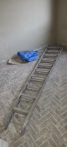 Vendo escada de madeira. 3m  em otimo estado. Somente retirando 