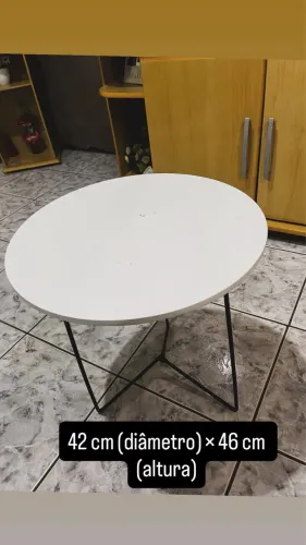  Mesa de Apoio Tok&Stok 42×46 cm - Tampo Branco e Base Preta
