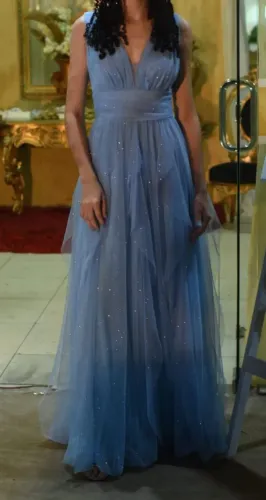 Legenda: Vestido de festa azul serenity tam P