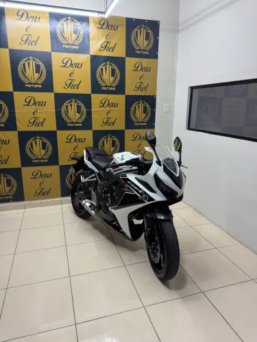 VENDE-SE CBR 650R