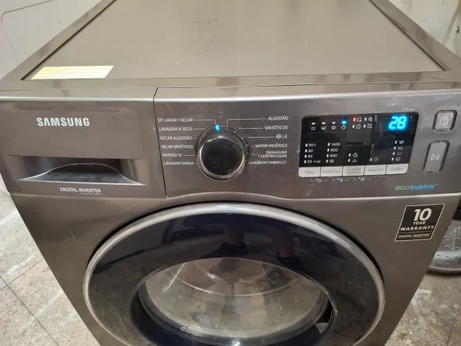 Lava e seca 220v semi nova 