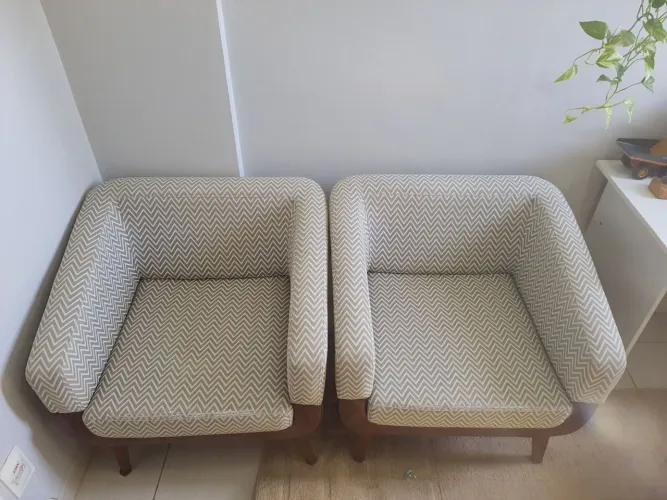 2x kit Poltronas couro Tironi sala recepção confortável