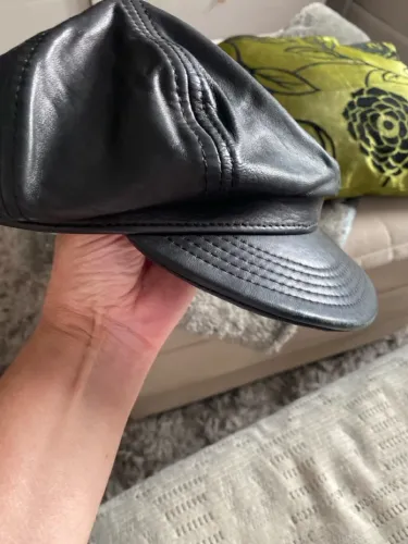 Boné de Couro Preto