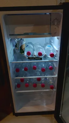 Frigobar Philco 85l Tampa de vidro e Luz Led Interna 