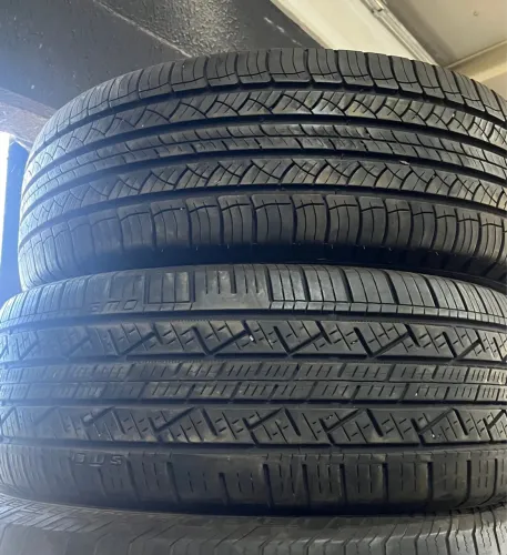 Par de pneus 18 Santa fé , Sorento 235/60 R18 semi novos 