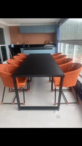 MESA RETANGULAR DE ALUMÍNIO RIPADO + 8 CADEIRAS DE CORDA NÁUTICA COM ASSENTO ESTOFADO