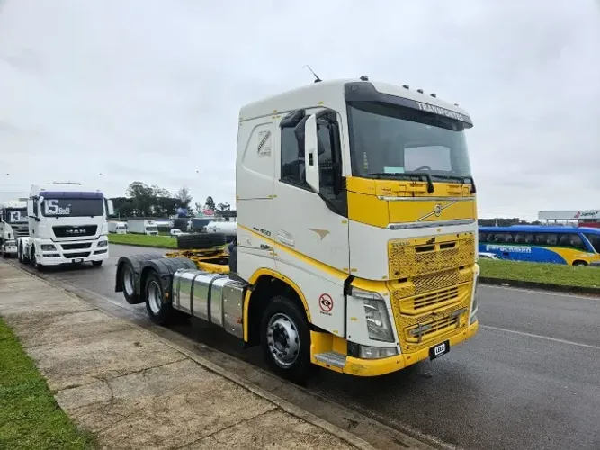 Volvo FH 460 6x2 Ano 2016 Puxava Tanque de Combustível REPASSE SEM GARANTIA