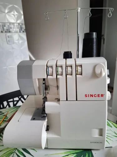 Maquina ultralock Singer