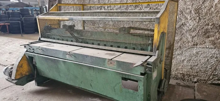 Guilhotina Calvi-Universo