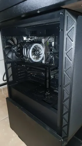 Computador gamer 12400f + B580 + 16gb