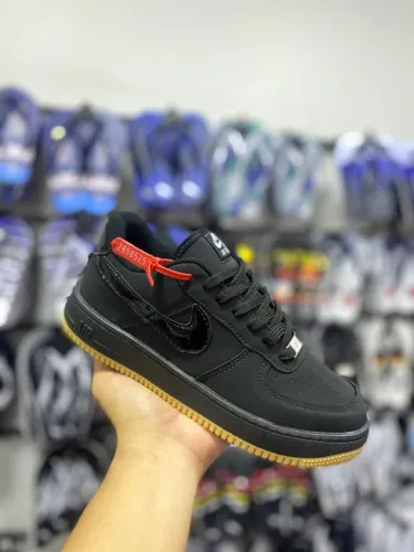 Nike Air Force 1 - Preto com detalhe em caramelo
