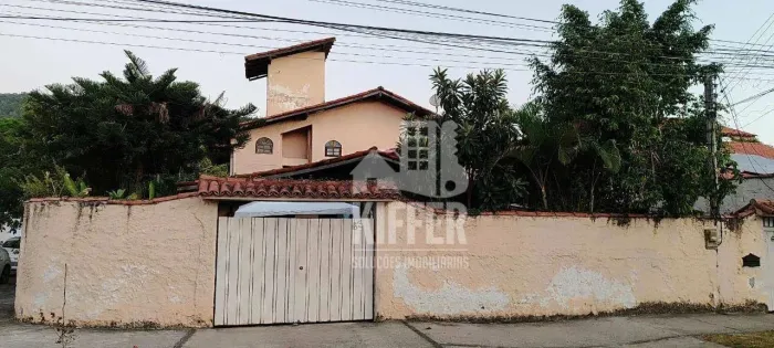 Casa à Venda 5 Quartos (2 Suítes) 350 m² Construídos Terreno de 480 m² Itaipu, Niterói/