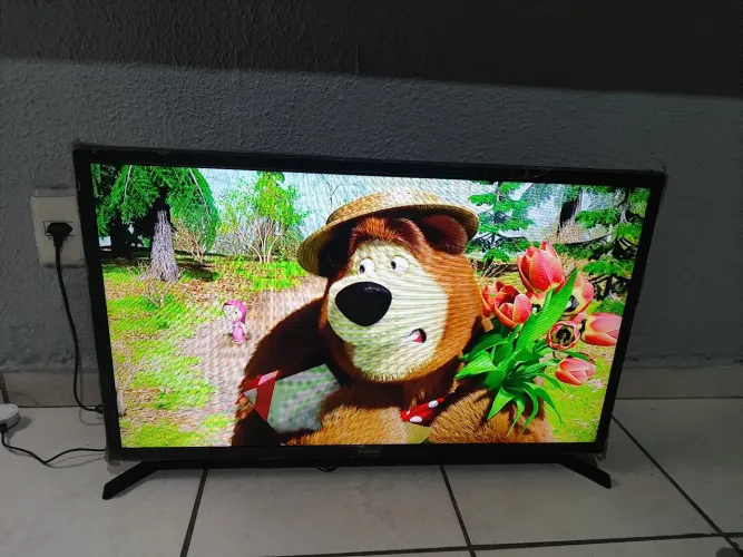 Tv SMART Samsung 32 polegadas funcionando 