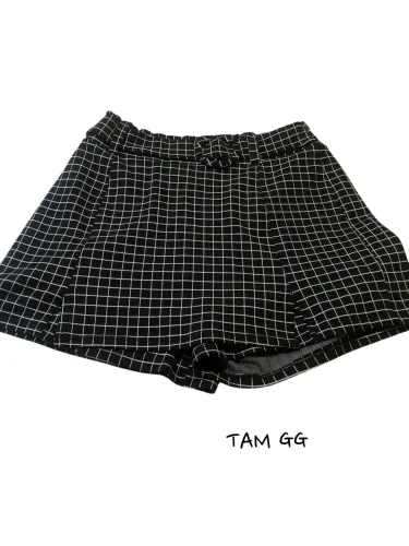 Shorts Preto com Detalhe Xadrez short saia em ótimas condições