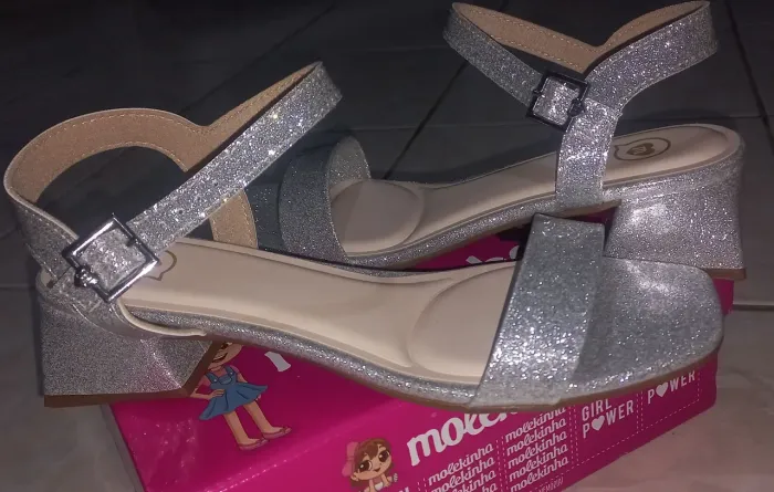 Sandália molekinha saltinho glitter nova. 