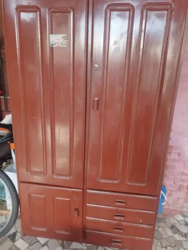 Guarda-Roupa Clássico em Madeira
