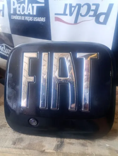 Massaneta tampa traseira e câmera de ré Fiat Toro 