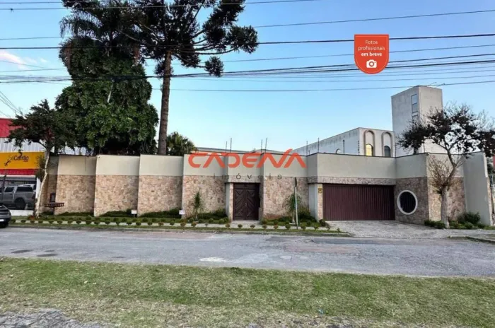 Lote com duas casas à venda no Parolin