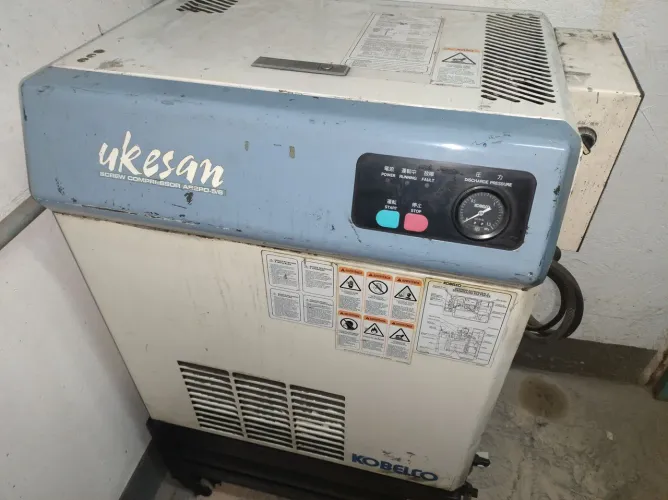 Compressor de parafuso usado mais funcionando 