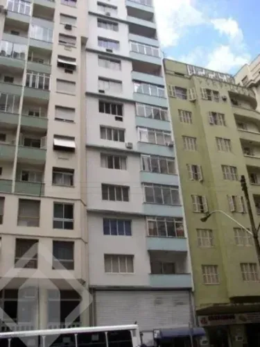 Apartamento 1 dormitório + peças andar alto na Borges de Medeiros com 40 m2 em Centro Hist