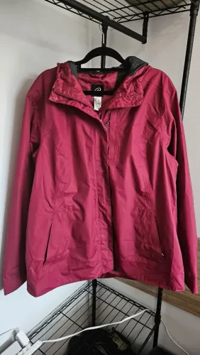 Jaqueta impermeável Quechua (Decathlon)