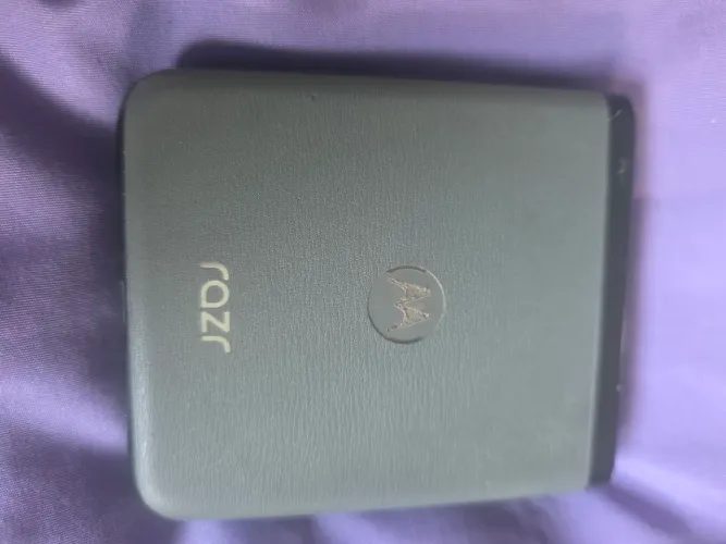 Vendo celular com a tela trincada 