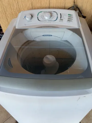 Máquina de lavar 12kg Electrolux modelo lt12f