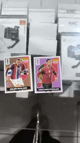 Figurinha Cristiano Ronaldo e Haaland Legends 140$ as duas 