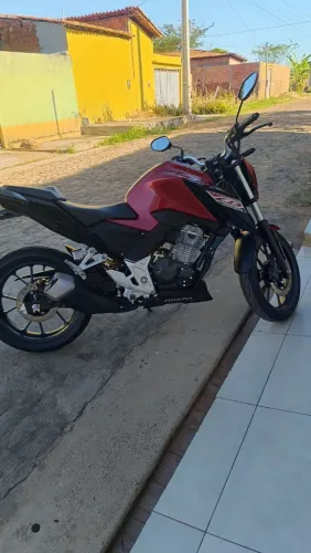 Moto nova, sem detalhes