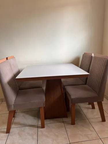 MESA 4 CADEIRAS MDF