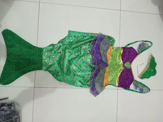 Fantasia infantil sereia- feita a mao.