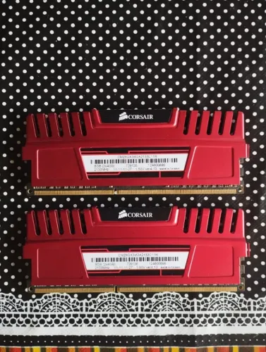 Memória Ram Ddr3 8gb (2x4gb) Corsair Vengeance 2133mhz Vermelha