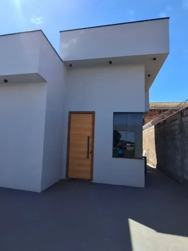 Vende-se Casa com lote Inteiro (raridade)