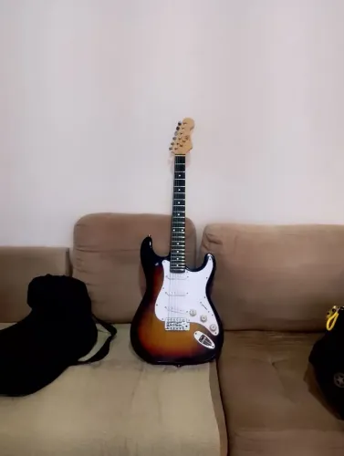 Guitarra stratocast