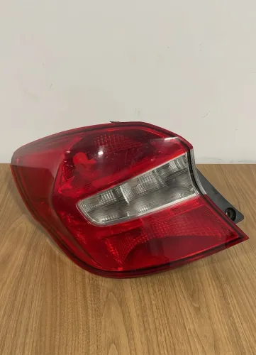 LANTERNA TRASEIRA ESQUERDA FORD KA 2015