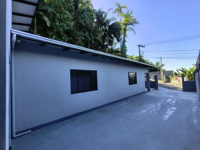 CASA REFORMADA, LOCAL ALTO E SEGURO. ITAJAÍ, BAIRRO SÃO ROQUE, POUCOS VIZINHOS.