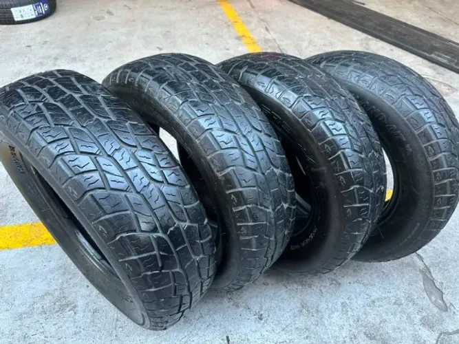 Pneu 205/70/R15 AT misto 4x4 usado em otimo