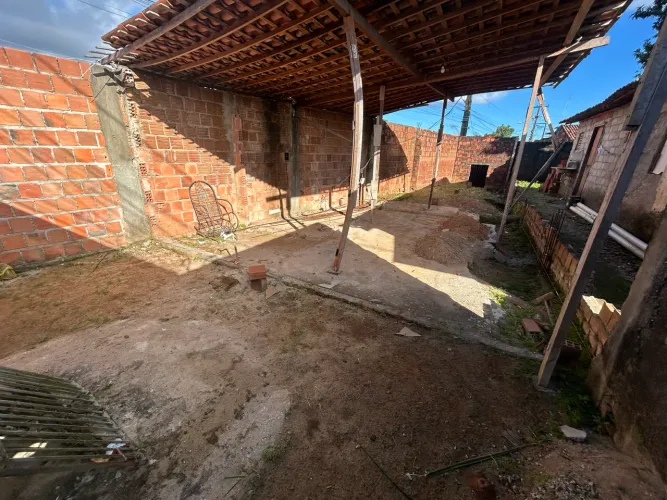 Terreno de esquina bem localizado! com estrutura pra segundo andar
