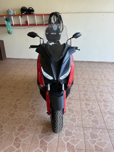 Xmax baixo km , único dono. 
