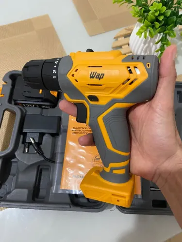 Parafusadeira/Furadeira Profissional Wap + Maleta e acessórios 